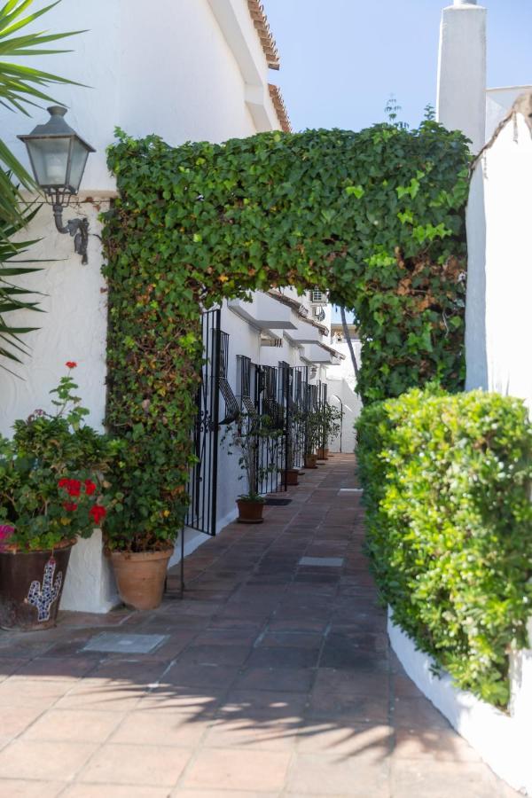 Casa Con Jardin Junto A La Playa Apartment Estepona Ngoại thất bức ảnh
